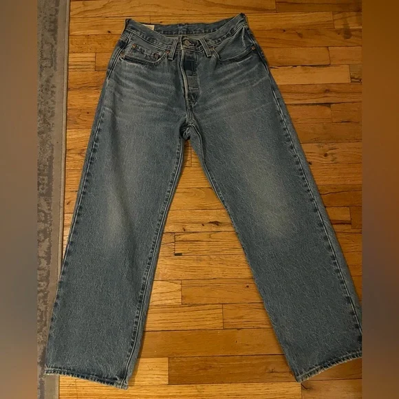 Levi's 90’s Straight Leg Jeans - Medium Blue - Picture 2 of 4